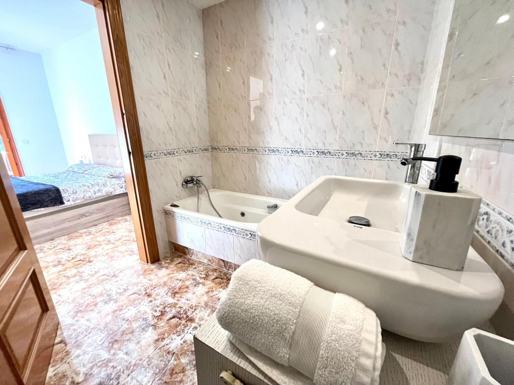 Amplio Apartamento, 5 Camas سانت إستيفي سيسروفير المظهر الخارجي الصورة