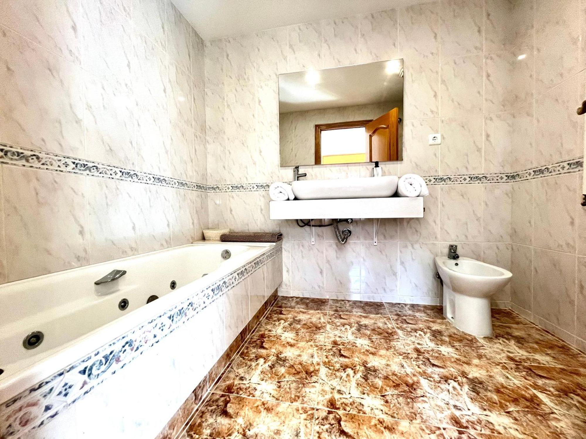 Amplio Apartamento, 5 Camas سانت إستيفي سيسروفير المظهر الخارجي الصورة